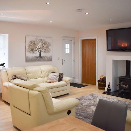 Rose Cottage Captivating 1-Bed Cottage In Bangor Bagian luar foto