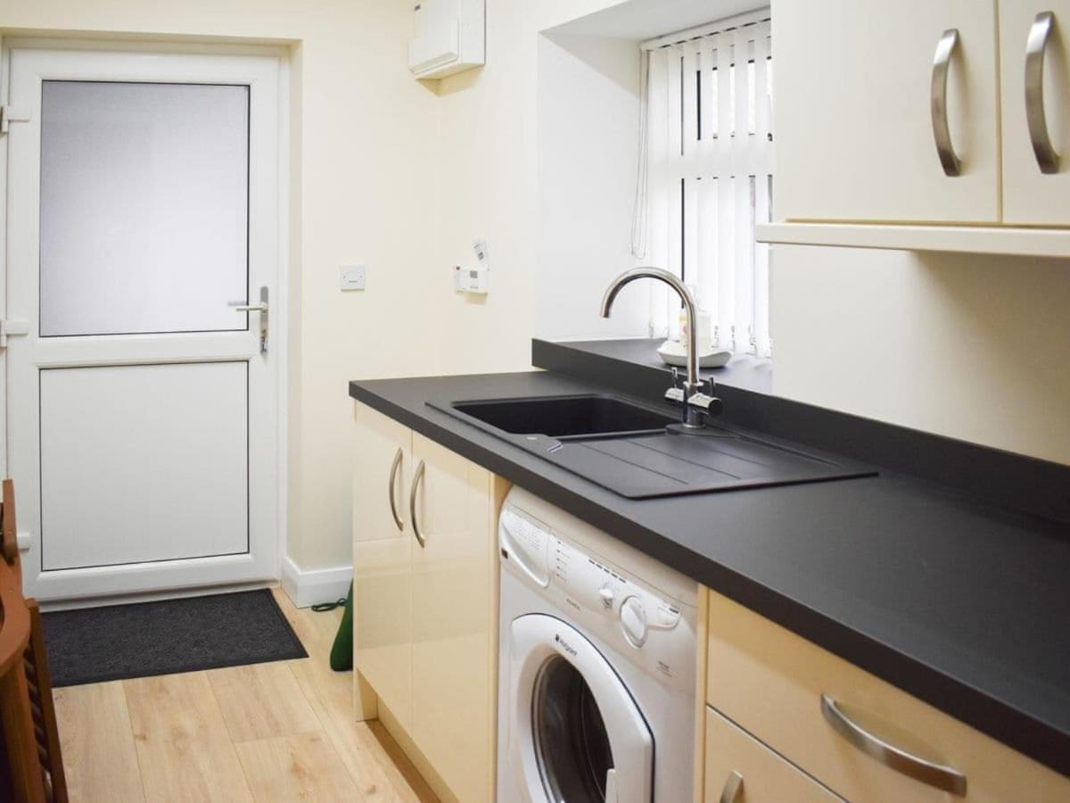 Rose Cottage Captivating 1-Bed Cottage In Bangor Bagian luar foto