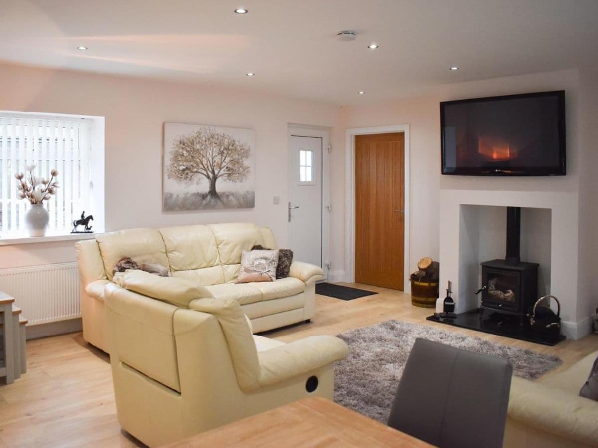 Rose Cottage Captivating 1-Bed Cottage In Bangor Bagian luar foto
