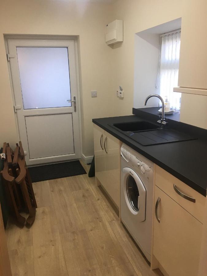 Rose Cottage Captivating 1-Bed Cottage In Bangor Bagian luar foto