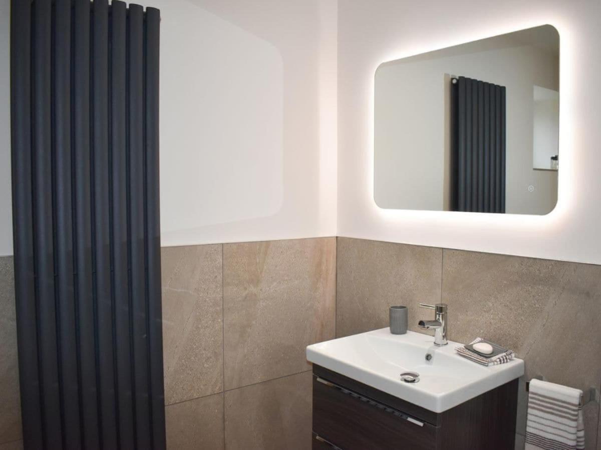 Rose Cottage Captivating 1-Bed Cottage In Bangor Bagian luar foto